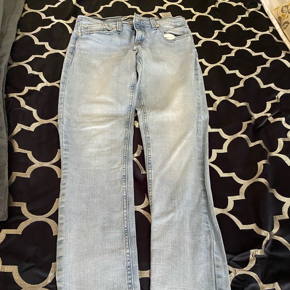 Women’s Super Skinny Levi’s - Picture 5 of 7